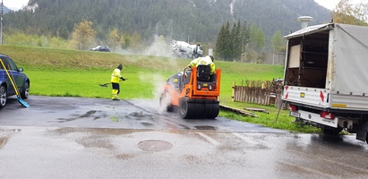 Das letzte Stück Asphaltieren